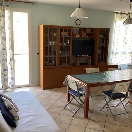 Ginestra Apartament *